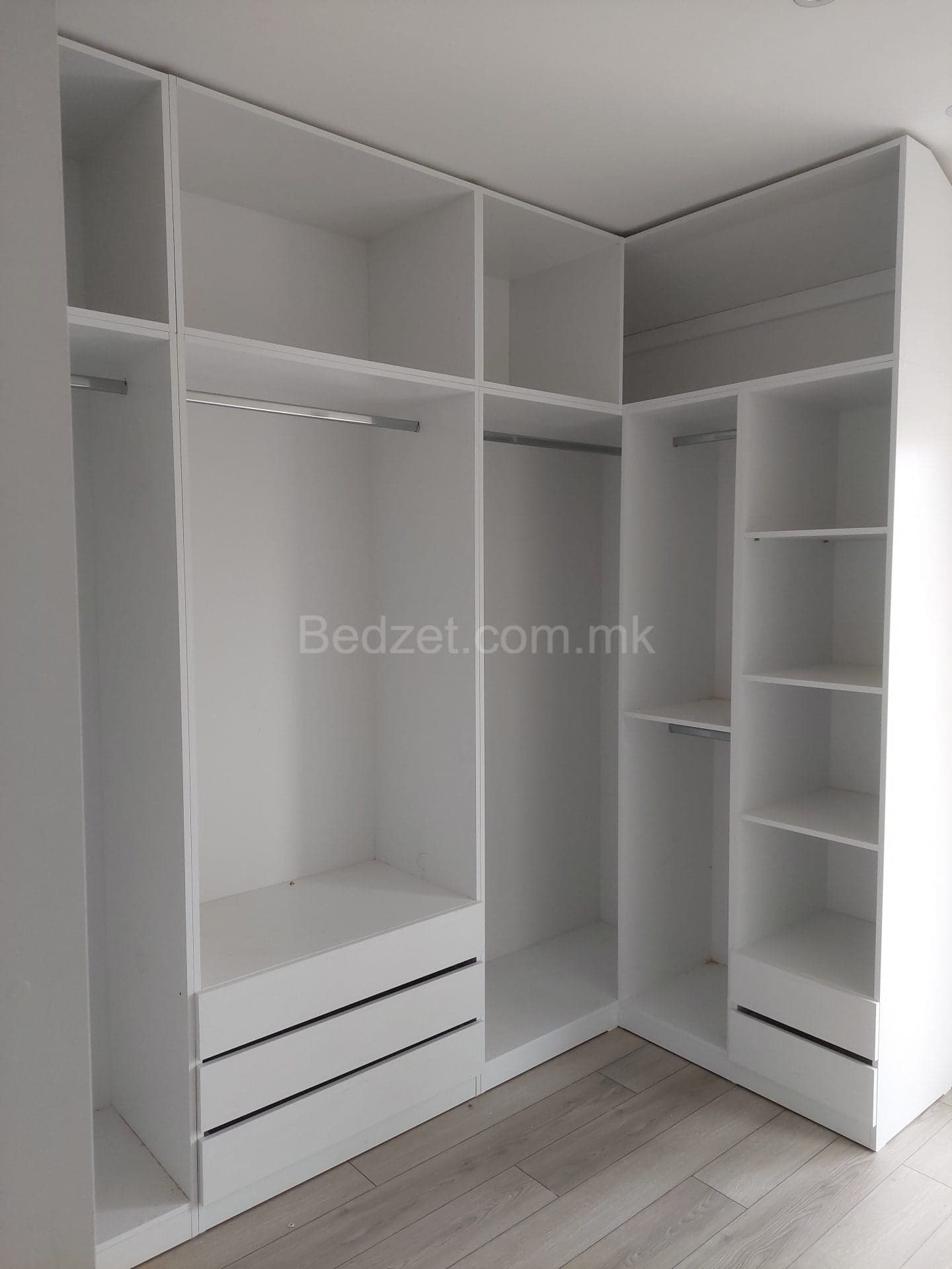 Dollap modern me dy sirtarë — Bedžet