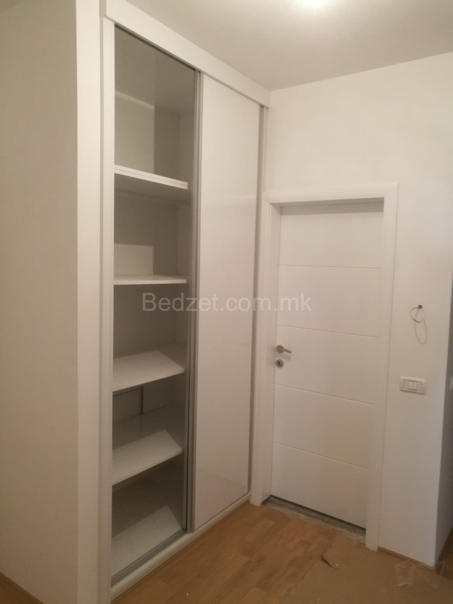 Dyer lëvizëse të bardha — Bedžet