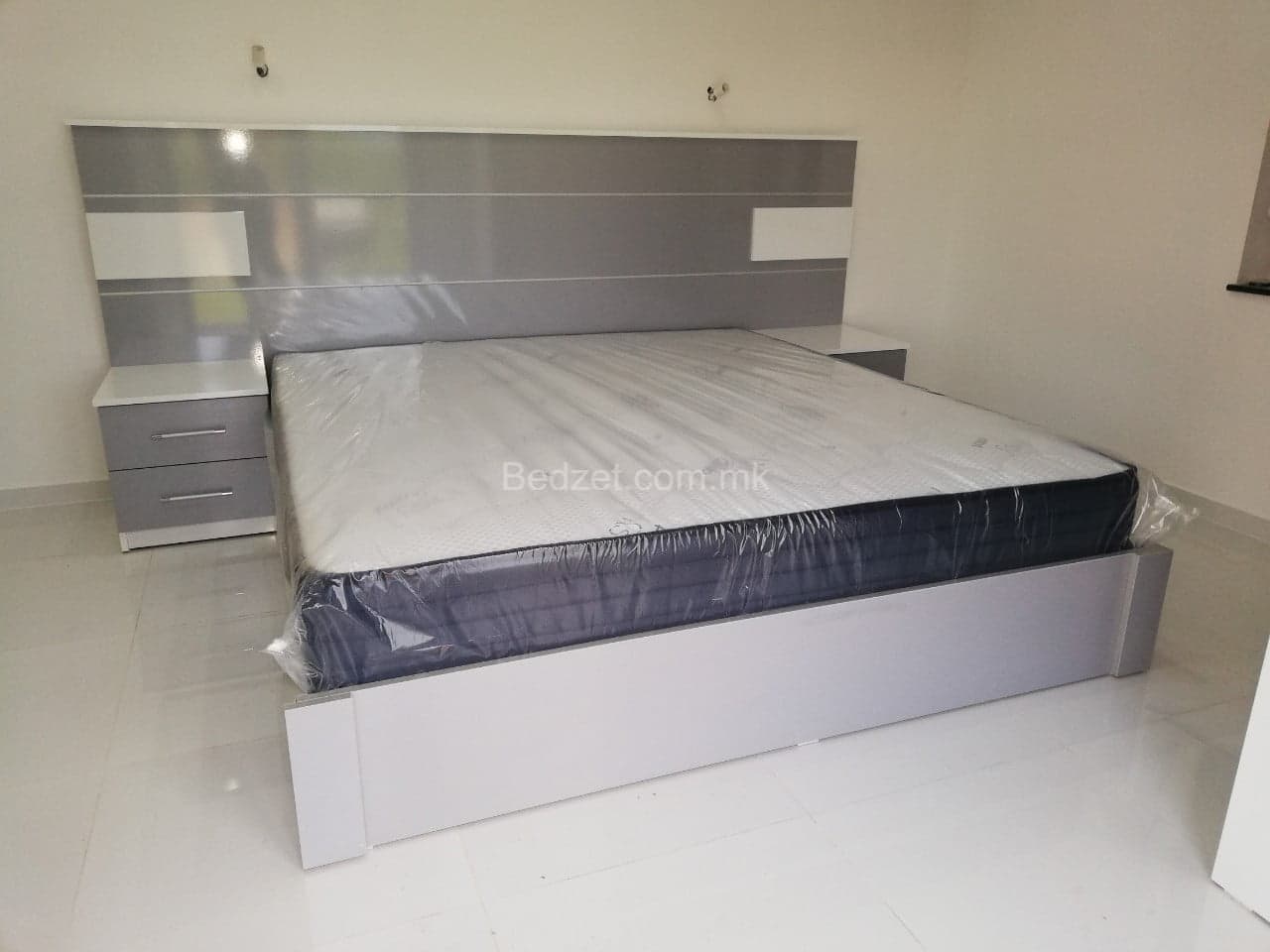 Modern wooden bed with two drawers — Bedžet