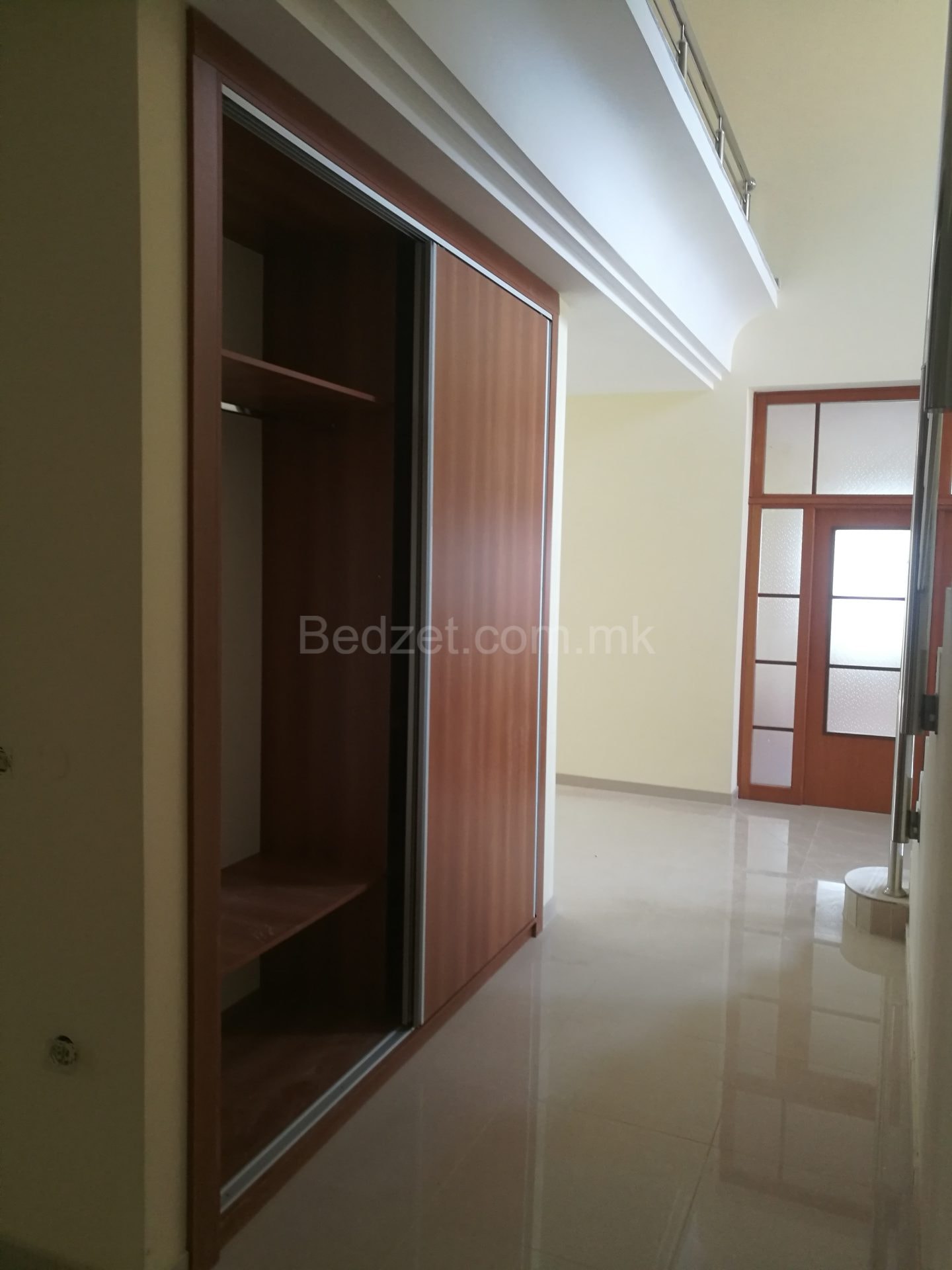 Wardrobes & Hallways 042 — Bedžet