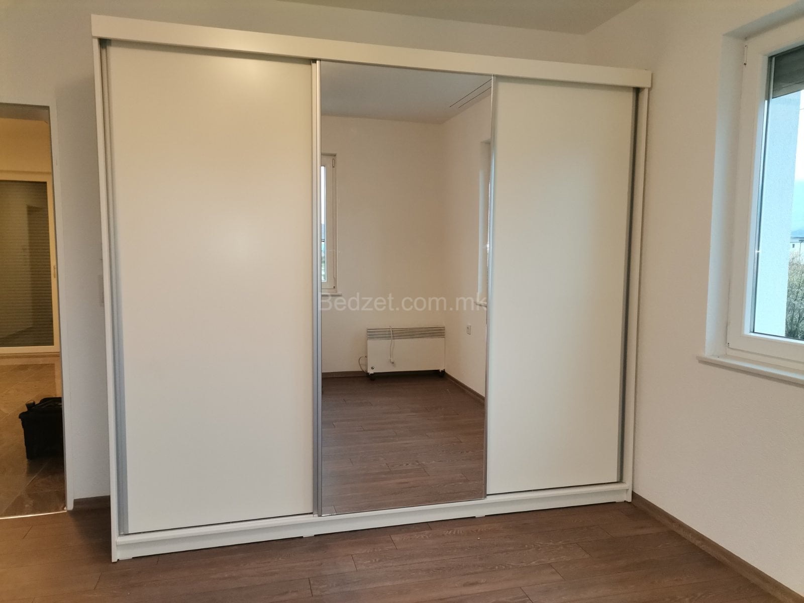Wardrobes & Hallways 033 — Bedžet