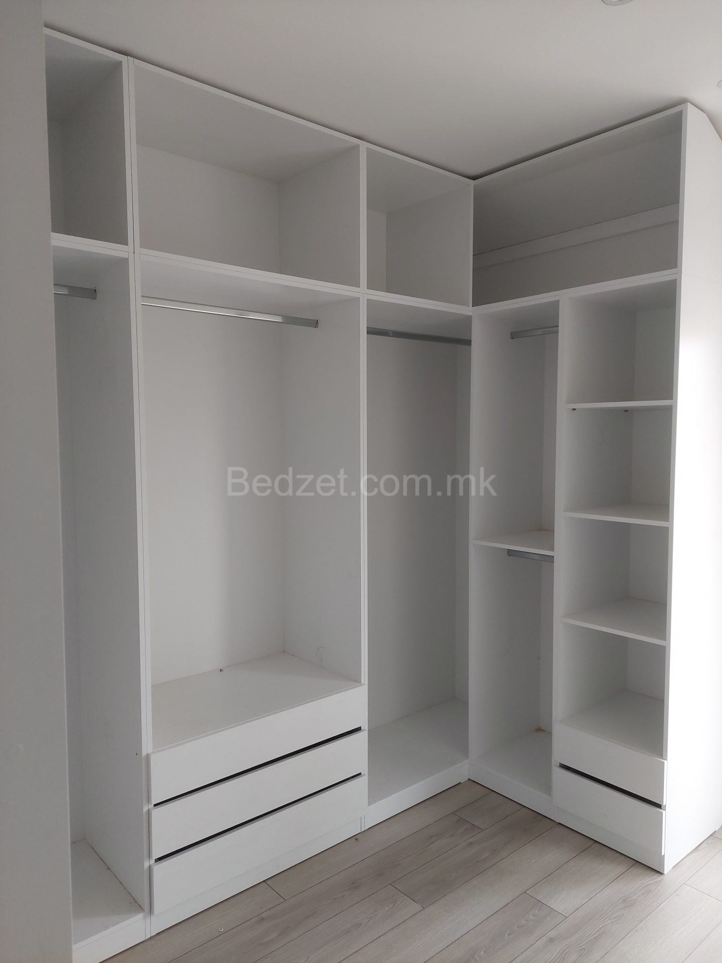 Wardrobes & Hallways 028 — Bedžet