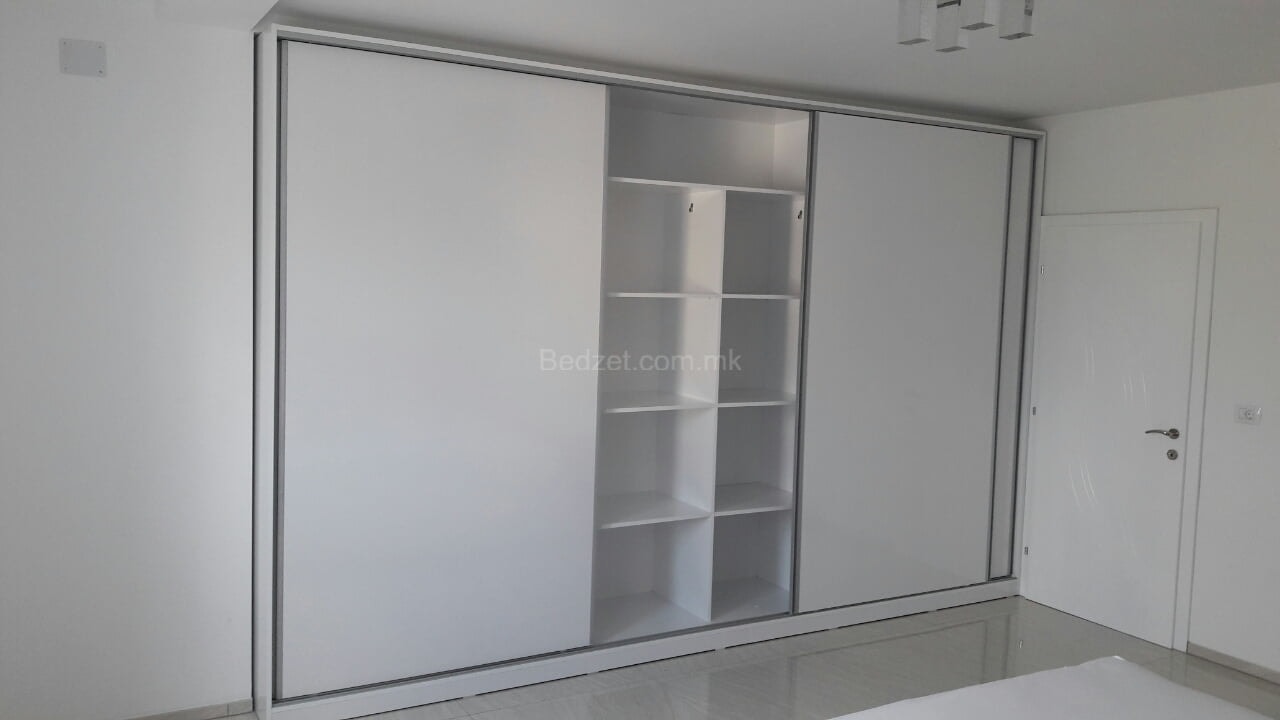 Wardrobes & Hallways 027 — Bedžet