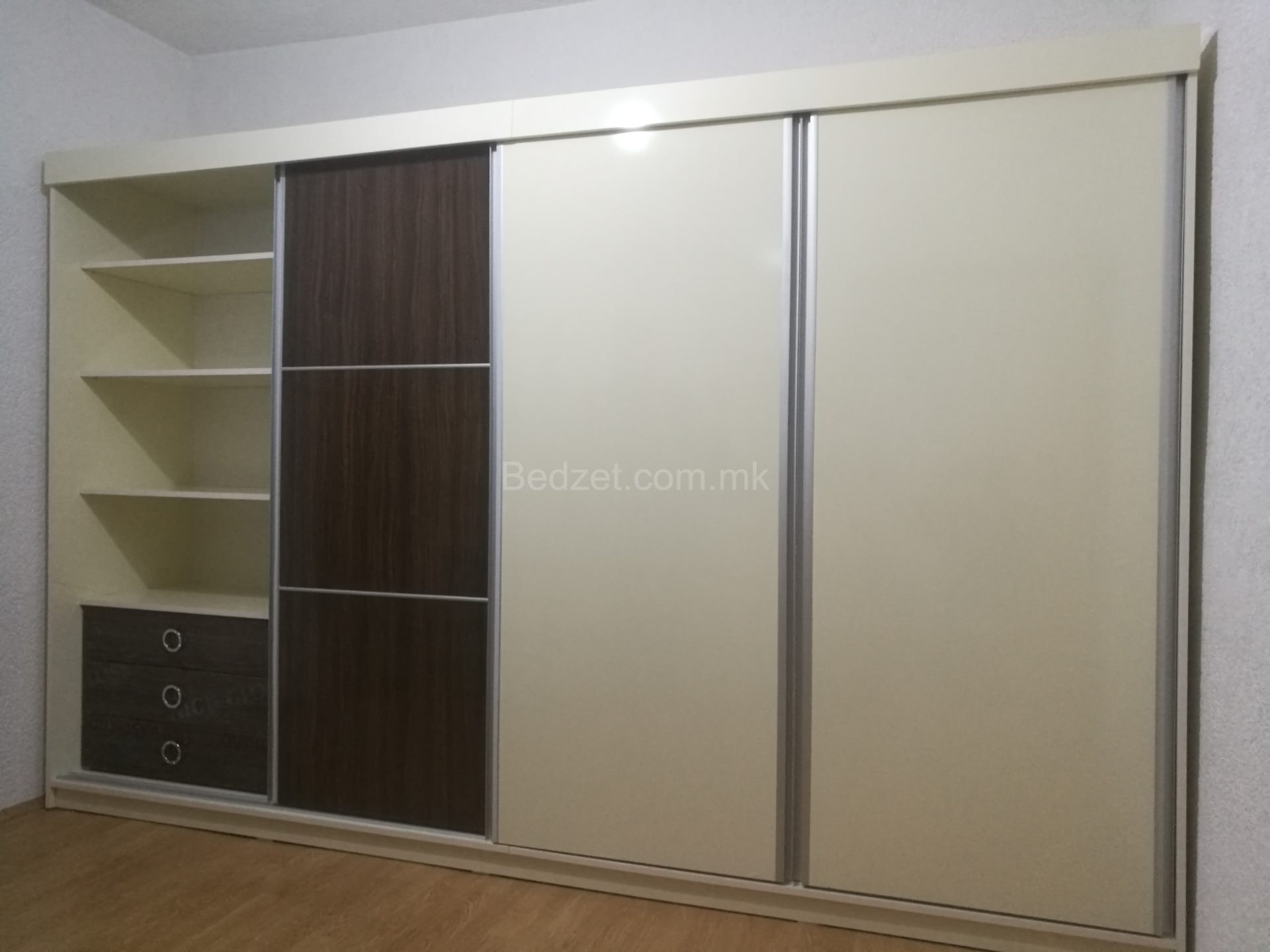 Wardrobes & Hallways 023 — Bedžet